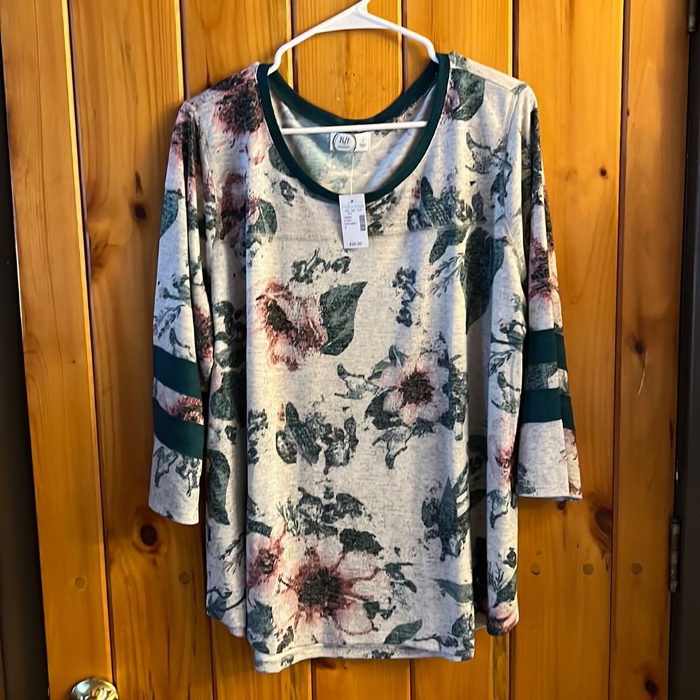 Maurices women’s top. Size 2 (plus) NWT